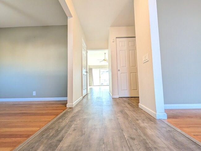 Building Photo - 3670 Tremont Dr