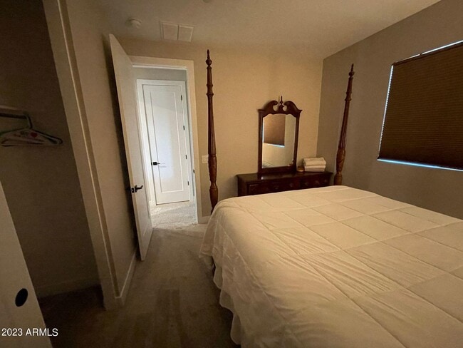 Building Photo - 14030 W Desert Flower Dr