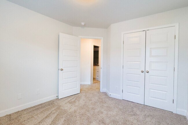 Building Photo - 545 Gov Treutlen Cir