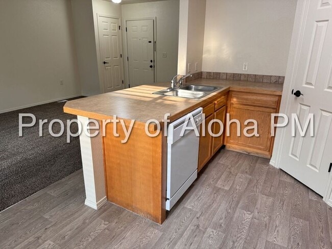 Building Photo - 1041 W Pine Ave