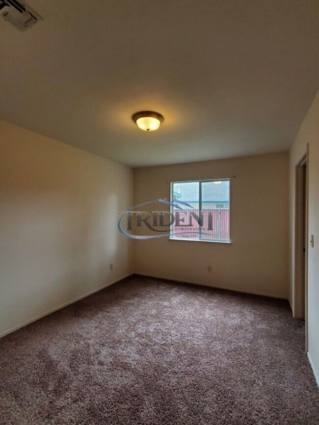 Building Photo - Beautiful Yuba City home on a large lot