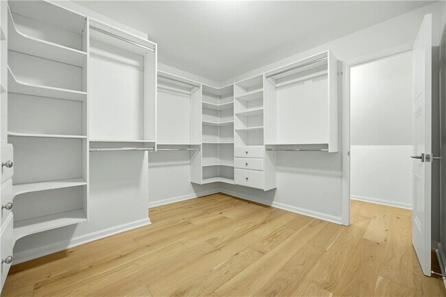 Building Photo - 1390 Tennis Ct Pl