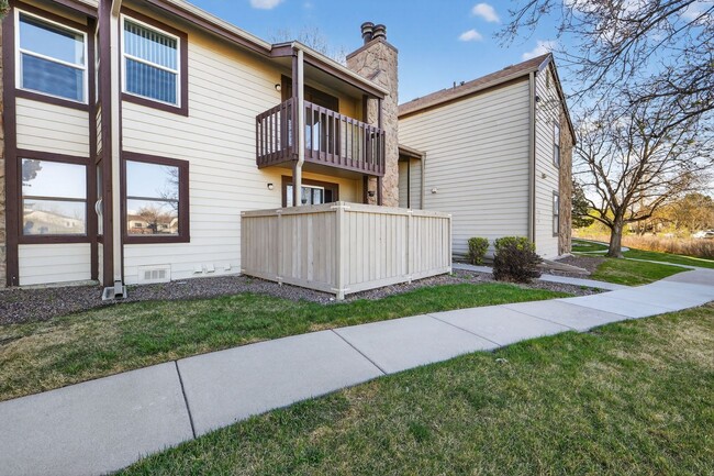 Building Photo - Updated 2 bed 1 bath condo in Arvada!