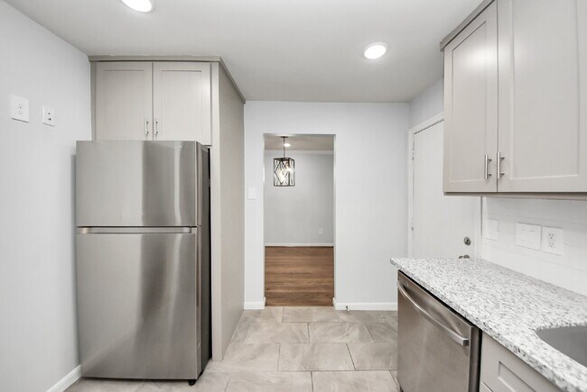 Building Photo - 5003 Enyart St