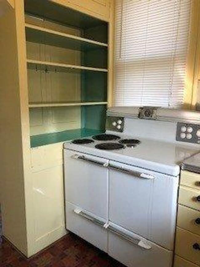 Building Photo - FALK 1