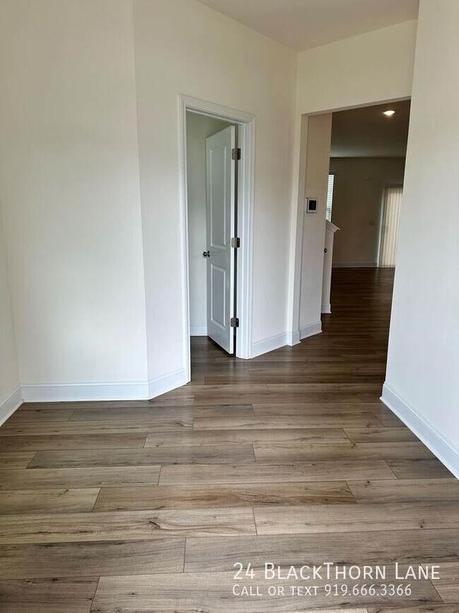 Building Photo - 24 Blackthorn Ln