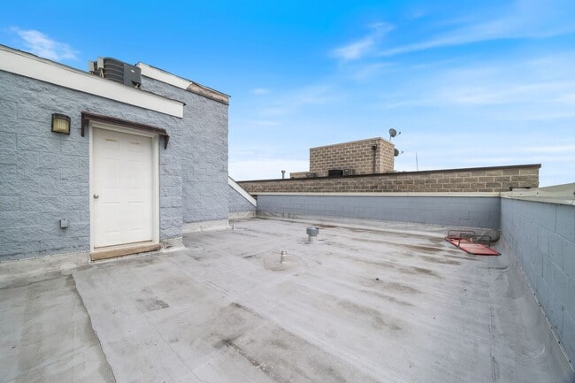 Building Photo - 4968 N Milwaukee Ave