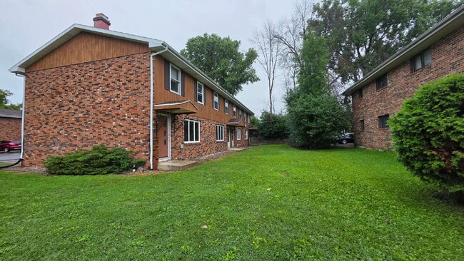 Primary Photo - "3-Bed Townhouse with 1.5 Baths in Appleton!