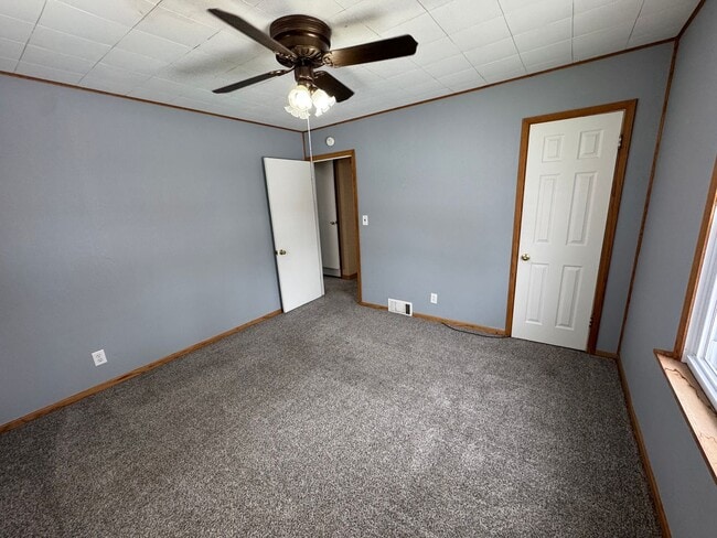 Building Photo - 3 Bedroom 2 Bath house in Bettendorf