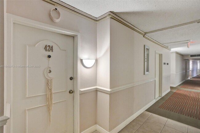 Building Photo - 5401 Collins Ave