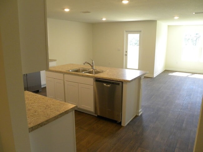 Building Photo - *****AVAILABLE NOW*****