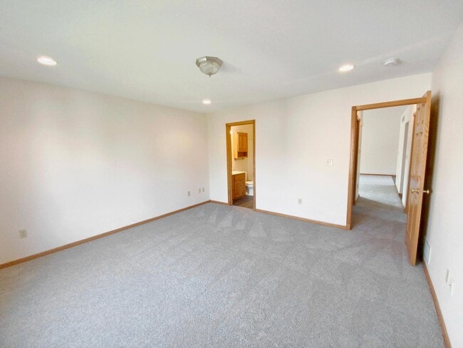 Building Photo - 3647 Ironwood Ct SW
