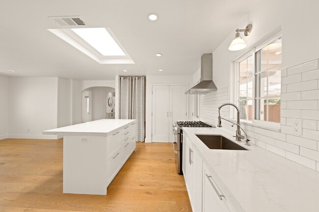 Building Photo - Charming 2-Bedroom Home in Ventura