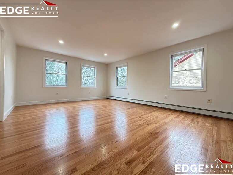 Building Photo - 29 Cottage St