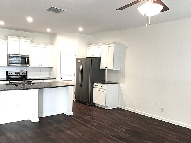 Building Photo - 8116 Golden Bamboo Dr