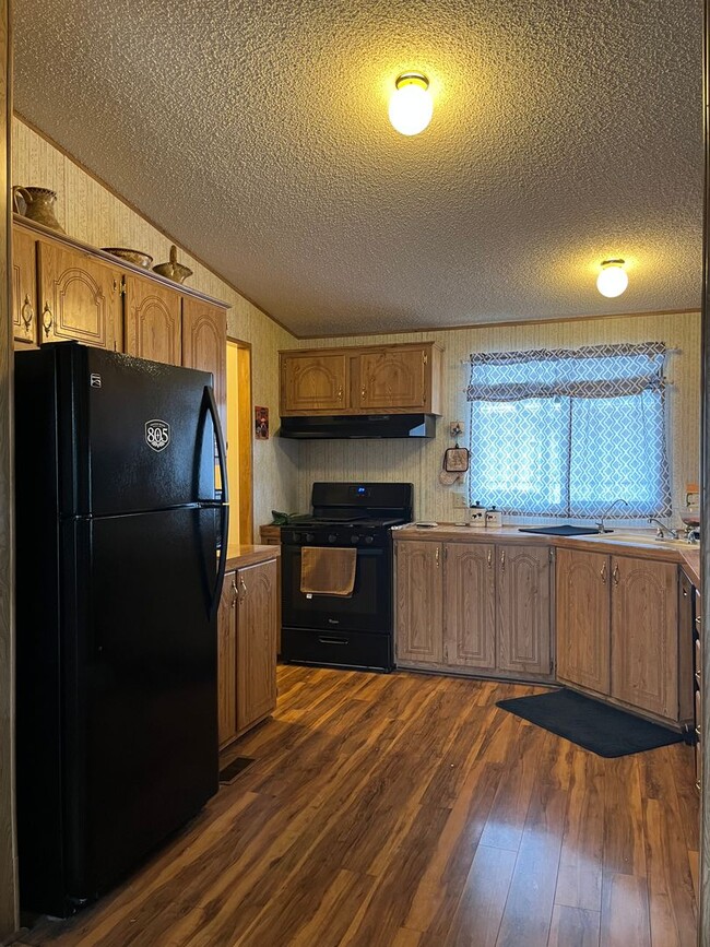 Building Photo - VACATION RENTAL 3 Bedroom, 2 Bath