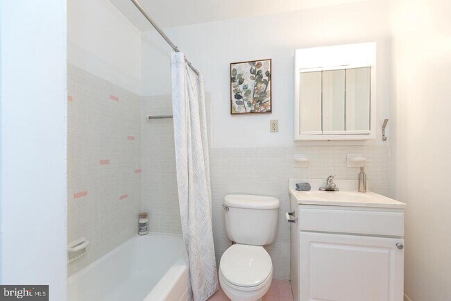 Building Photo - 135 S 19th St