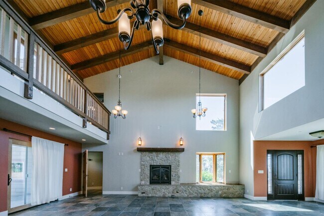 Building Photo - 300 Corona Rd