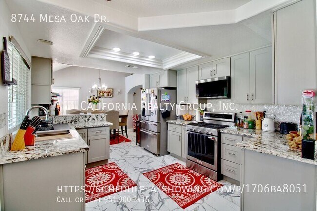 Building Photo - 8744 Mesa Oak Dr