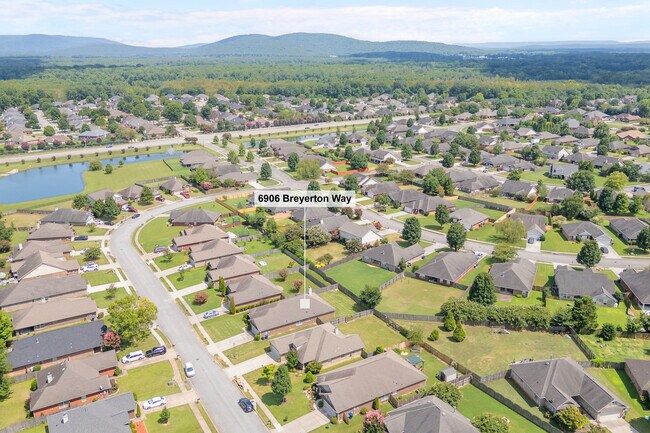 Building Photo - 6906 Breyerton Way SE