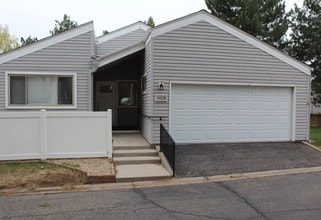 Building Photo - Stunning 3 bedroom AVAILABLE NOW!