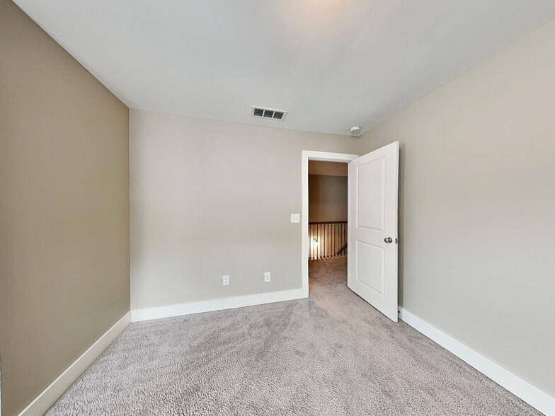 Building Photo - 6256 Hillandale Dr