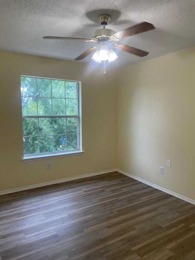 Building Photo - 2108 Northridge Dr