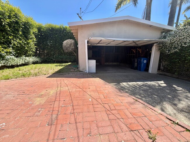 Building Photo - Spacious 3BD Manhattan Beach Home with Brand New Flooring, Large Den & 2-Car Garage