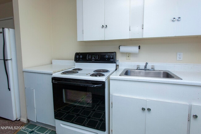 Building Photo - 1060 Wilson Ave