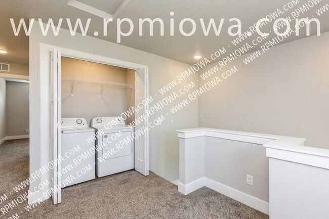 Building Photo - AWESOME LOCATION!! 3 Bedroom, 2.5 Bathroom...