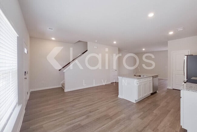 Building Photo - 2529 Banyan Cir
