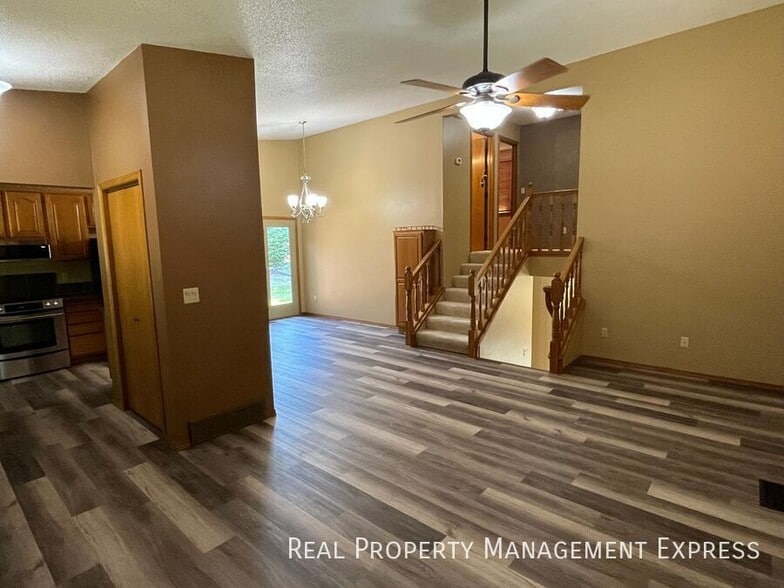 Building Photo - 3 BED 2 BATH HOME NEAR MORNINGSIDE PARK