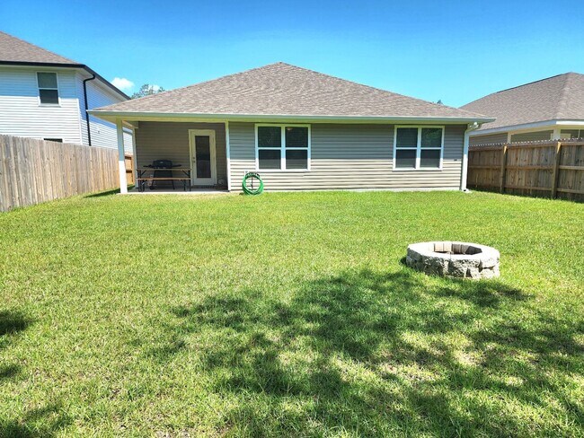 Building Photo - 5379 Peach Dr