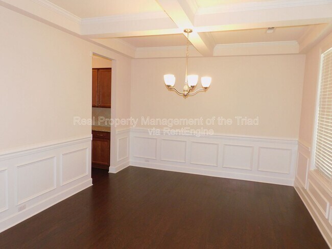 Building Photo - 1427 Sawyer Ave