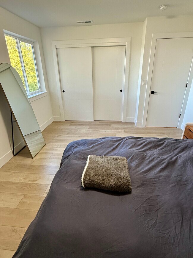 Building Photo - 4522 NE 59th Ave