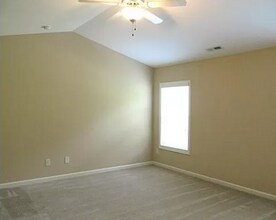 Building Photo - Lovely 3 Bedroom Townhouse in the desirable Addison Reserve Neighborhood of Raleigh