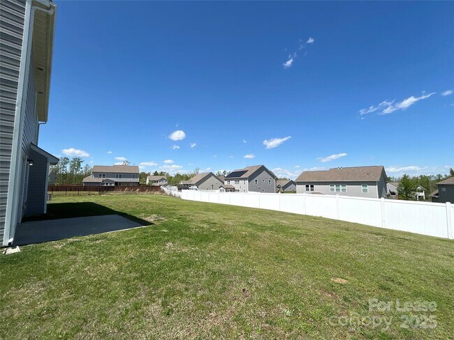 Building Photo - 6091 Starnes Dr