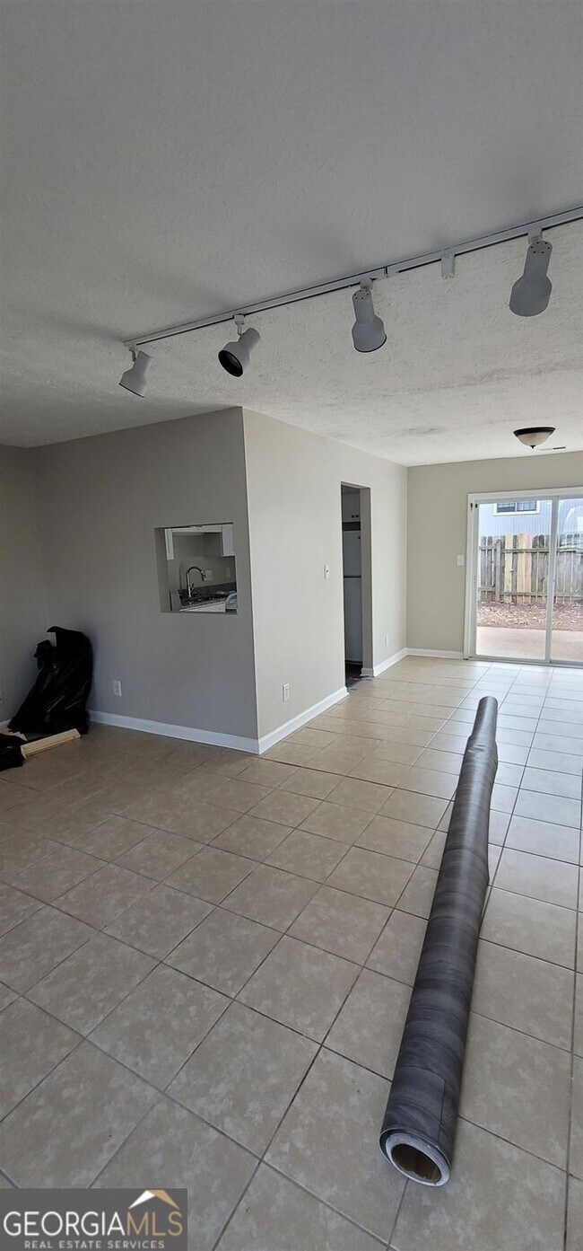 Building Photo - 2085 Lenoa Ln