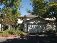 Building Photo - 3 Bedroom Townhouse in South San Jose