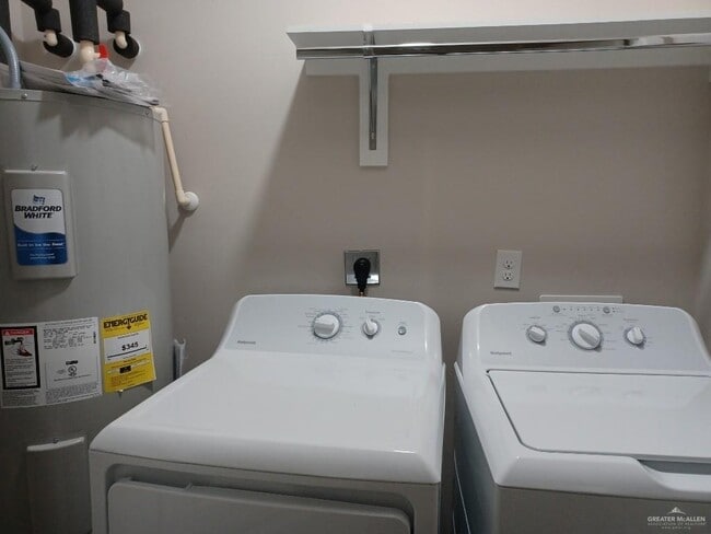 Building Photo - 11 E St