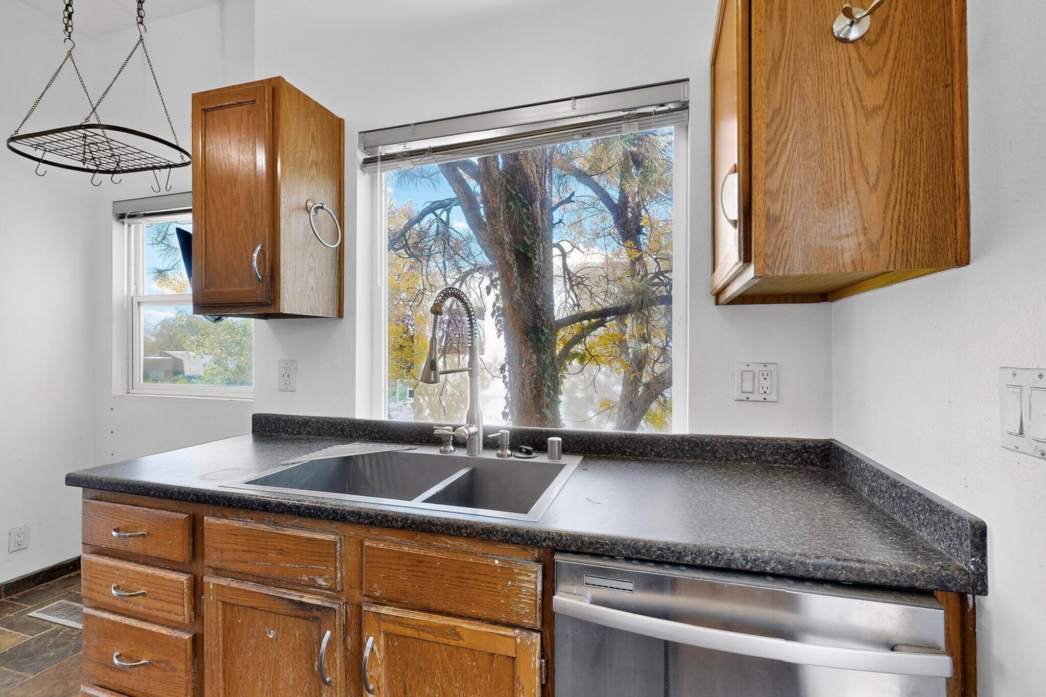 Building Photo - 5528 Overlook Dr NE