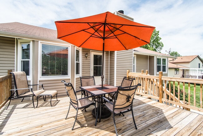 Building Photo - 1620 Dahlia Ct