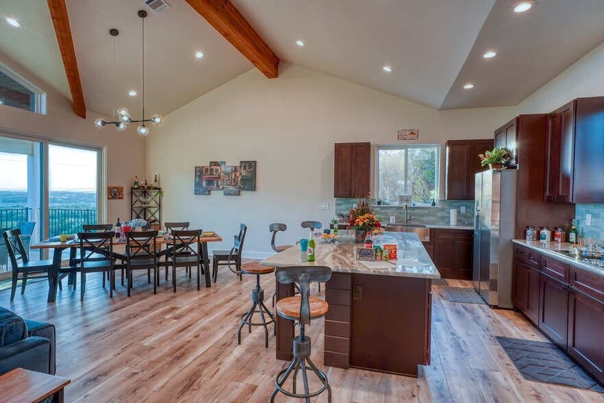 Building Photo - 7002 Deepwood Dr