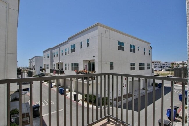 Building Photo - Newer 3 Bedroom Townhouse Near Otay Ranch ...