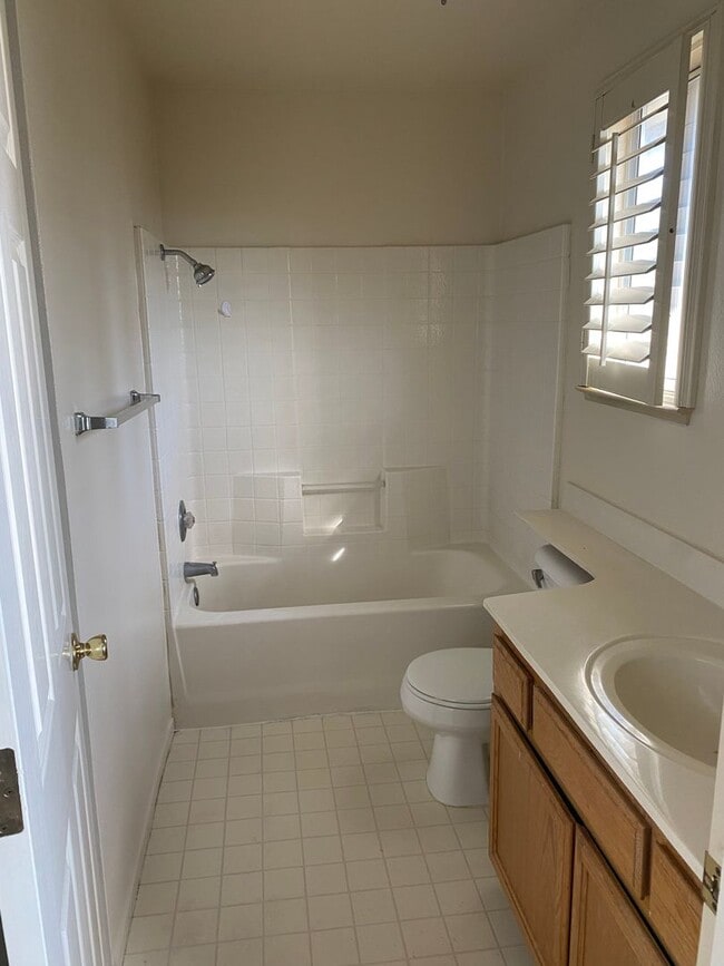 Building Photo - 3 bedroom 3 bathroom Salida Home