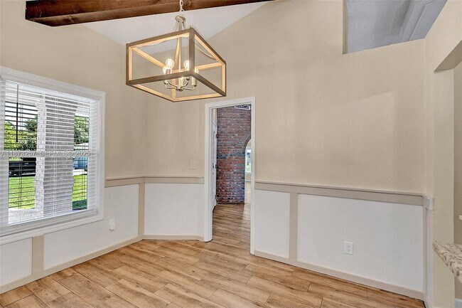 Building Photo - 1785 Lisa Ln