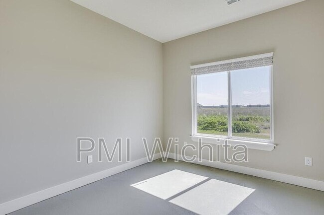 Building Photo - 5238 N Cypress St