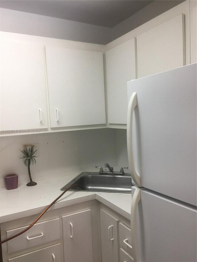 Primary Photo - 9229 SW 87th Ave