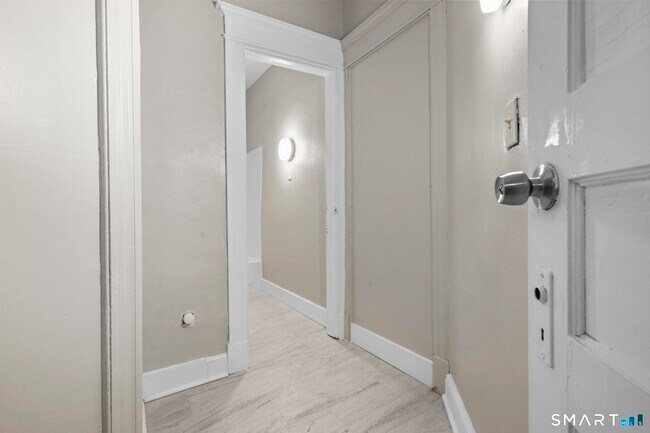 Building Photo - 37 Plaza Ave