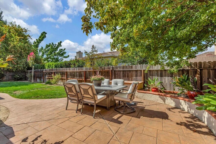 Building Photo - 928 Carter St